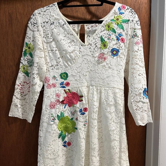 White Lace Dress with Flower Embroidery Anthropologie, Size 6 - Picture 1 of 3
